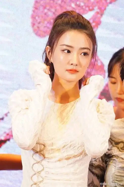 富家徐璐,情感之路走的有些坎坷