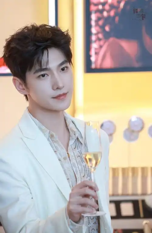 杨洋#小时候出道前童年照早期 美图头像杂志代言图片开屏视频 手机