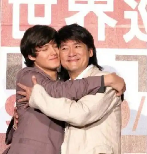 最近周华健的儿子--周厚安的近照曝光.