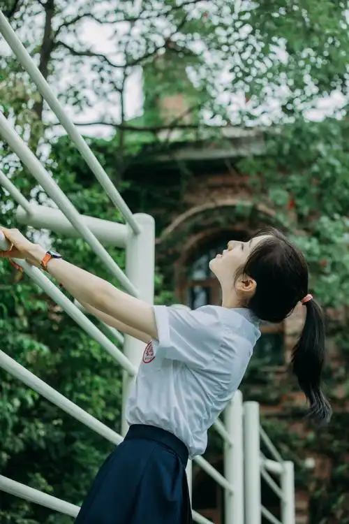 >  >  >  >  > 李兰迪清纯校服写真图片(4/4)