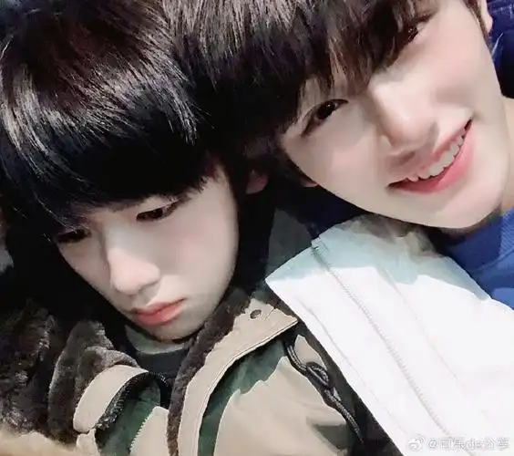 宋亚轩丁程鑫合照