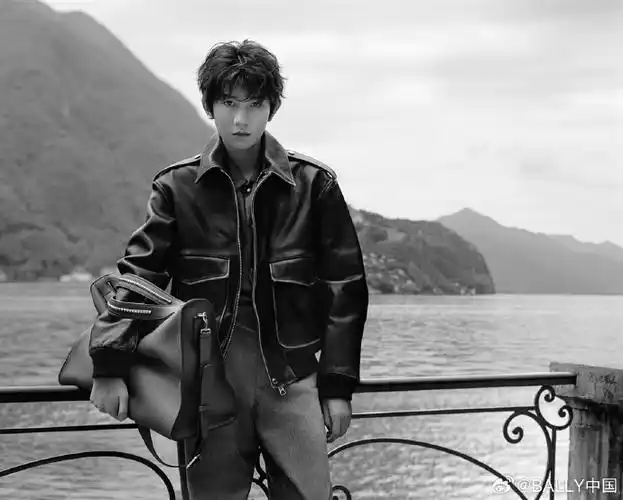 皮衣7015王源酷帅酷帅的@tfboys-王源#王源看我们如何相遇vlog