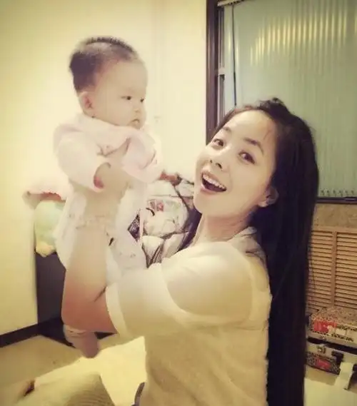 王二妮近况如何?自称产子后没睡过好觉,网友看后纷纷表示心疼