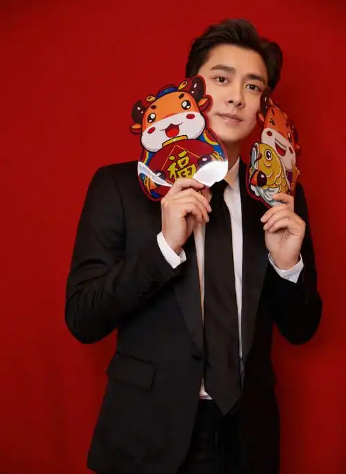 挑战每天按相册顺序发一张李易峰的照片