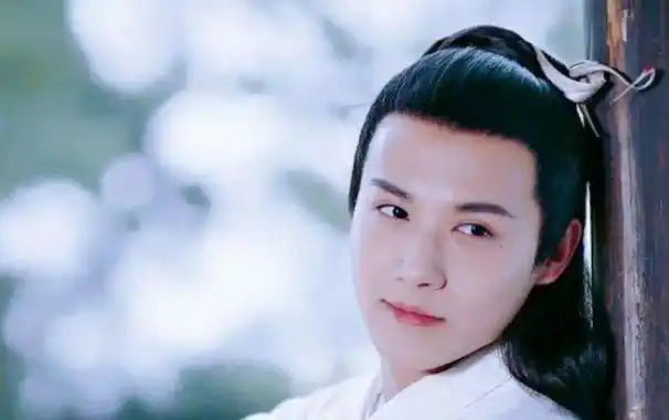 《花千骨》南弦月是妖神,如今逆转当男主,网友:认不出