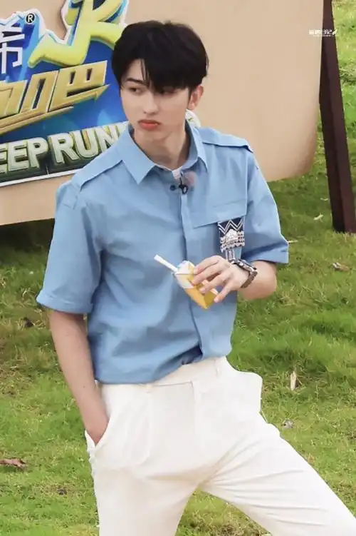 怎么这么可爱啊,很喜欢呢spotlight-蔡徐坤#蔡徐坤#hug me(抱我)