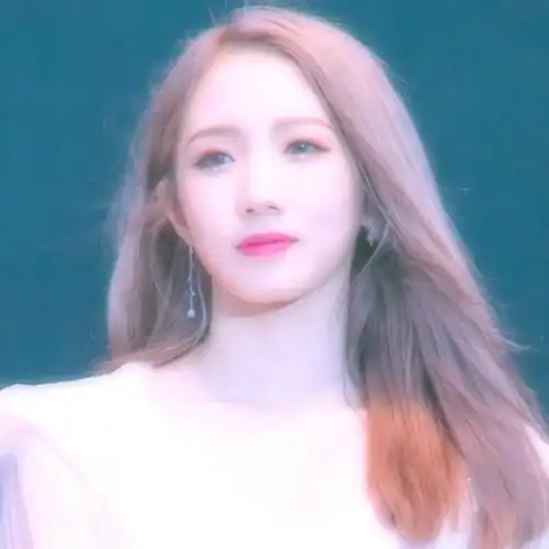 孟美岐头像by沈灿阳