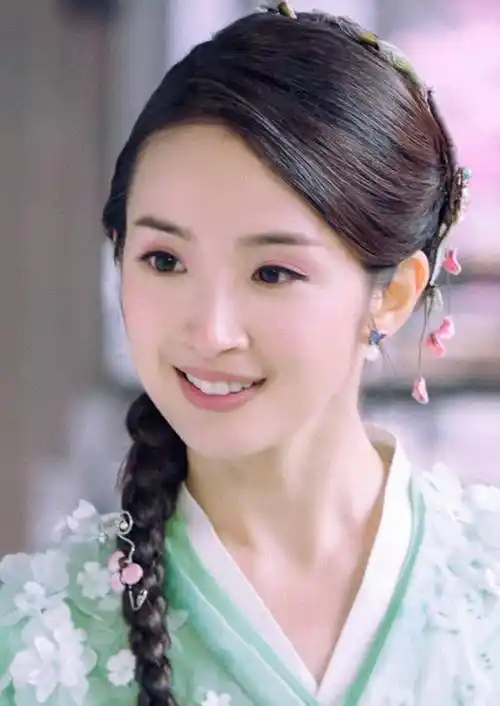 原创麻花辫发型的24位古装美女杨紫呆萌热巴俏皮最美花落谁家