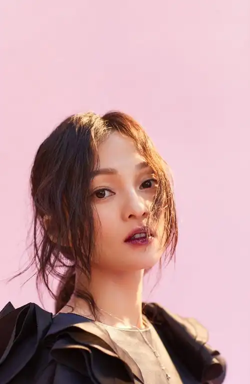 ,1982年1月19日出生于中国台湾省桃园市中坜