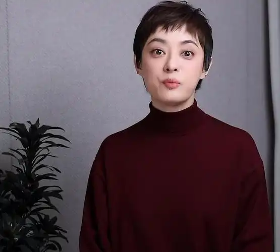 孙俪近照,脸颊隆起眼睛凸出!承认吃炸土豆流鼻血,被疑保养太好