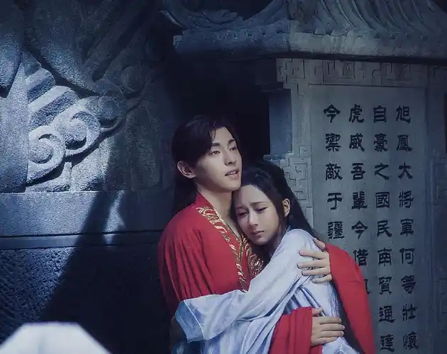 原创邓伦火锅店人气爆棚价格接地气网友吃饭能偶遇真的太幸运