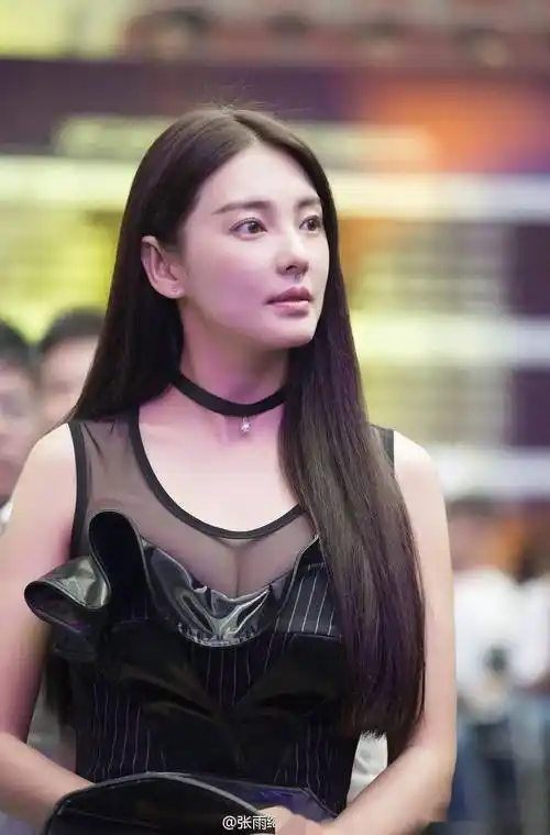 36岁张雨绮傲人身材展露无遗,这谁顶得住?