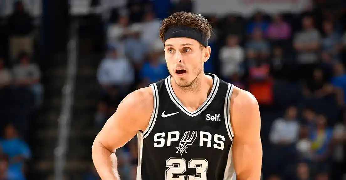 woj:扎克-科林斯2年3500万续约马刺