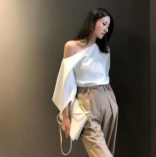溜肩女孩也可以穿着漂亮的露肩装,教科书级别的溜肩穿搭指南
