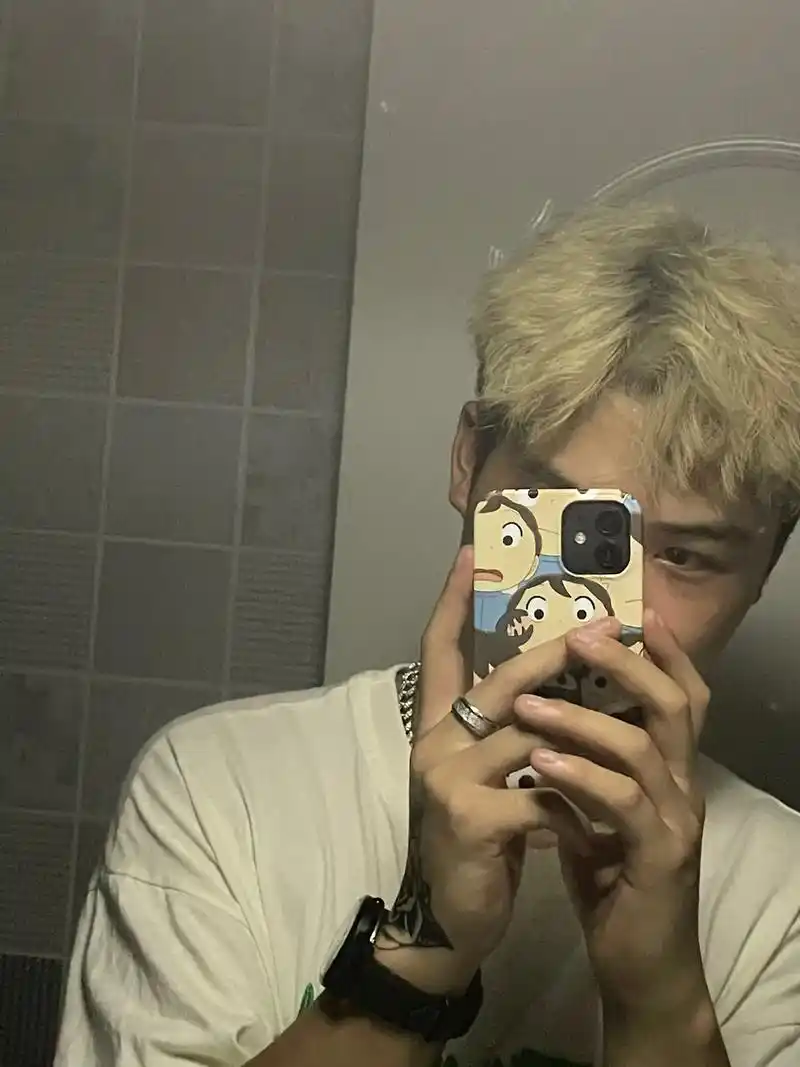 自拍技巧男生 音乐榜 男生怎么对镜拍出高级感的照片 直播榜  - 抖音