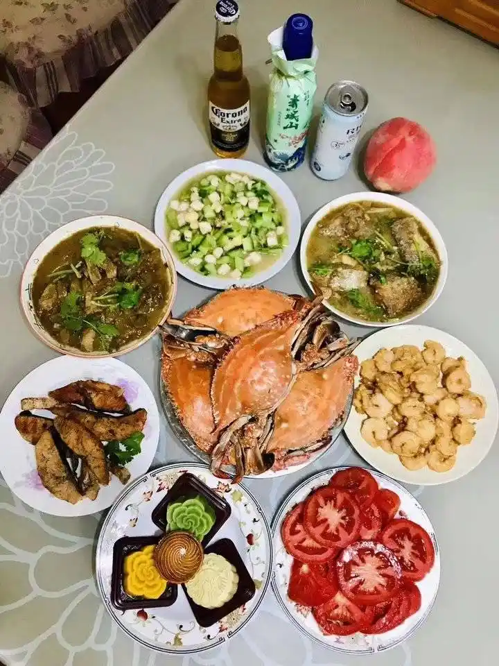 堪比年夜饭大家中秋晚饭的规格都好高朋友圈被螃蟹刷屏