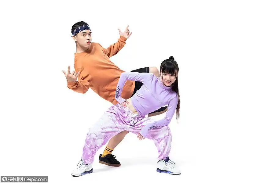年轻街舞男女酷炫动作
