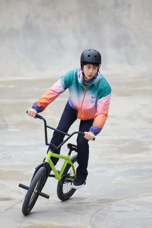 和@uniq-王一博一起为运动健儿们加油!