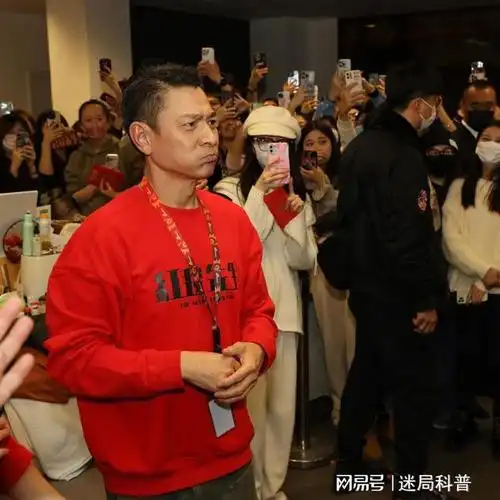 刘德华断崖式哀老白发苍苍皱纹明显网友泪目天王也老了