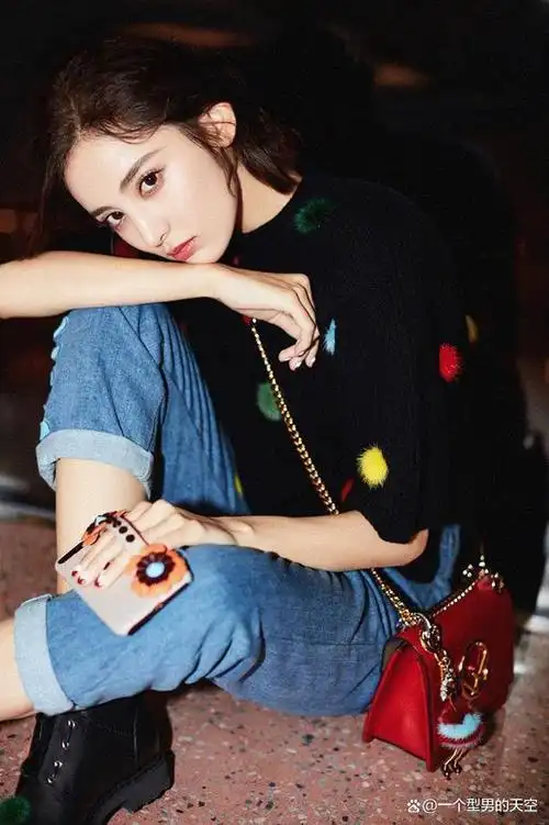 时尚界永远都是充满惊喜与活力的,而古力娜扎(gulnazar)作为中国当红