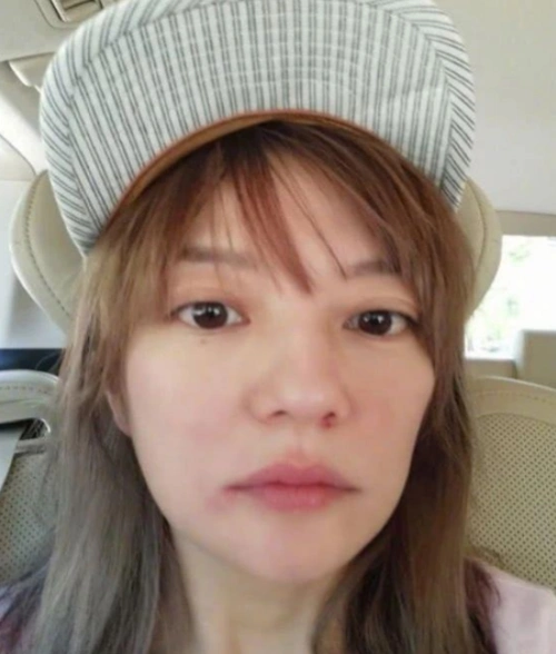 原创网友晒赵薇近照,素颜出镜皮肤暗黄