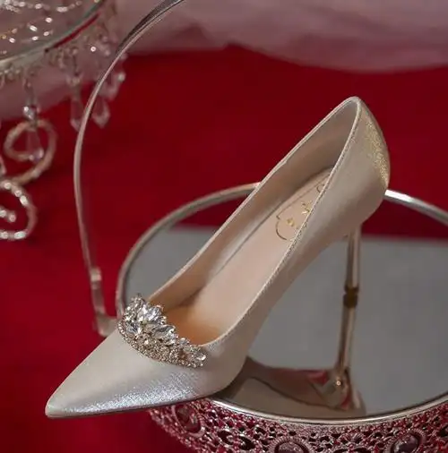 白色高跟鞋女2021年夏秋新款婚纱伴娘鞋设计感小众新娘鞋婚鞋细跟