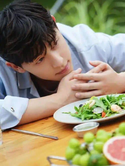 邓伦新照片伦伦底子好77陈漫会拍