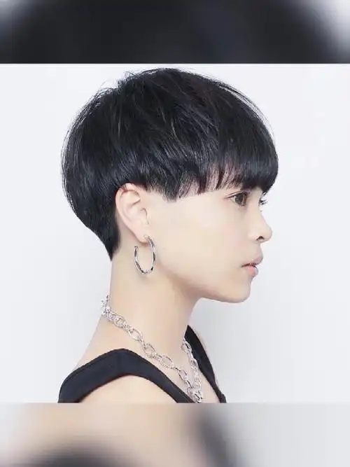 干练短发 这款发型给人感觉小巧玲珑精致 瞬间气质拉满959595
