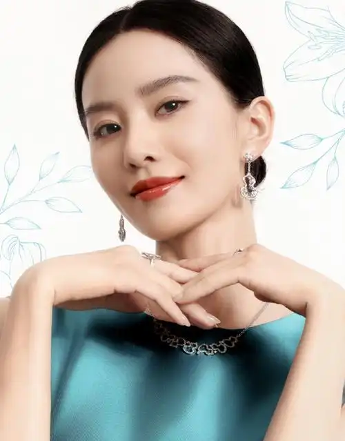 刘诗诗晒照庆37岁生日,身姿曼妙惹人羡,笑容甜美宛如初恋_腾讯新闻