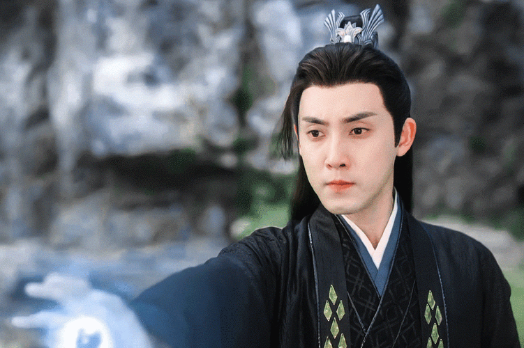 张睿仪态真的绝了,是罗成将军啊.