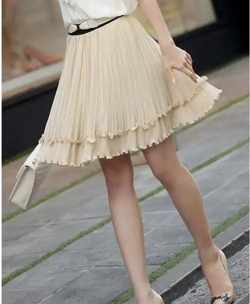 请帮忙为这件衣服配一条裙子.这条搭吗?感谢.