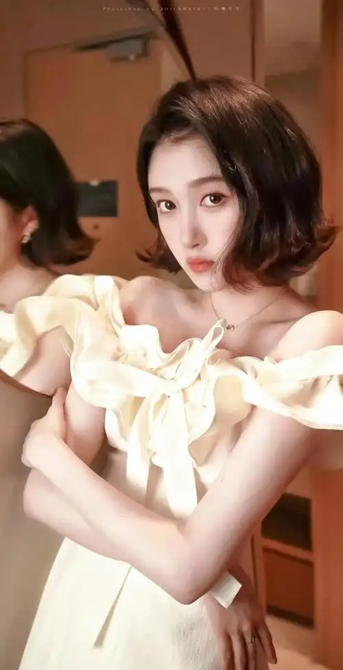 国民小花关晓彤最新直播造型图出炉啦彤姐美美哒