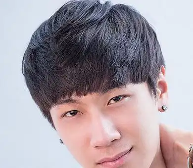 男生齐刘海烫发发型 快速打造个性型男