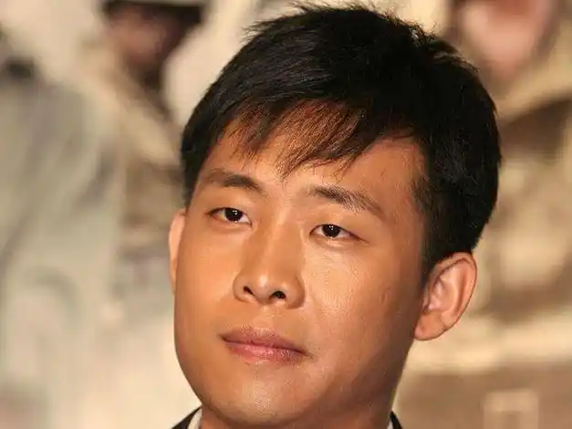 张译荣获中国电影华表奖优秀男演员奖追逐梦想的坚持与努力