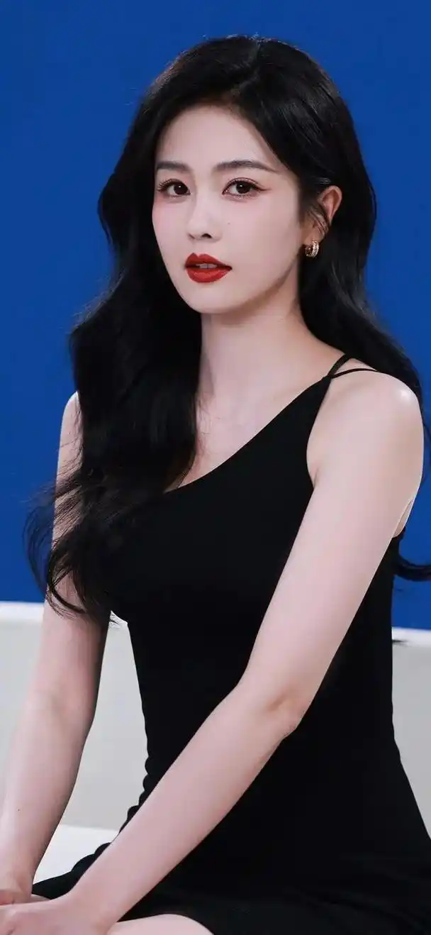 白鹿壁纸这个女明星太令人心动啦