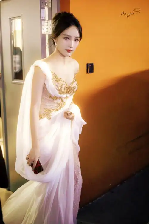 孟佳出道十四周年快乐##中免日上美无止境