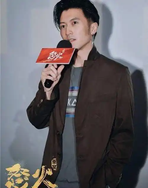 原创怒火重案稳居日冠谢霆锋为观众惊喜送鲜花