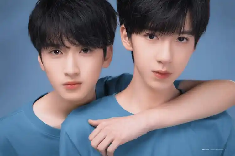 怎么区分严浩翔和贺峻霖?