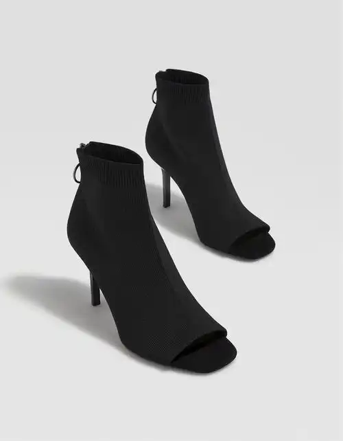 stradivarius 黑色短靴女2018新款潮凉鞋型高跟袜靴 16905341040