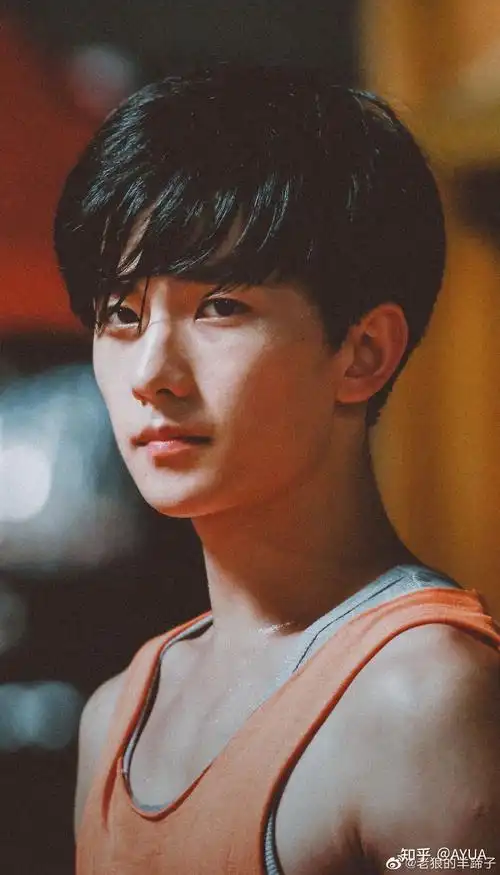 你觉得国内90后男明星中的神级颜值是谁?