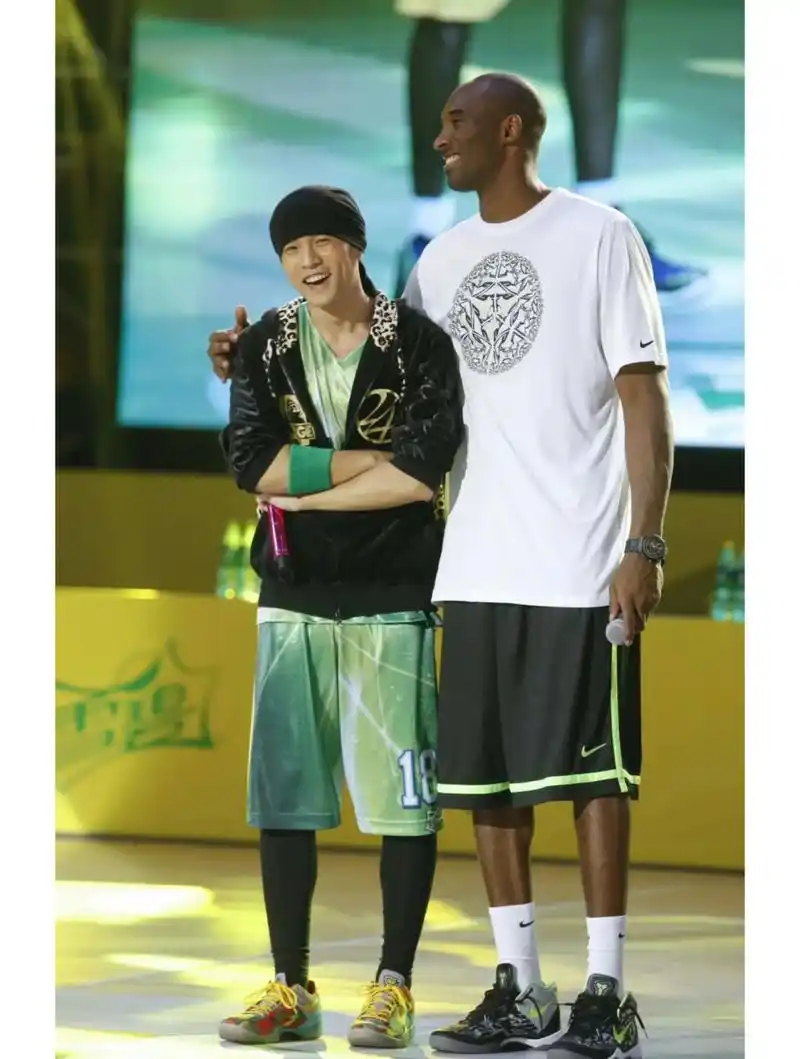 科比和周杰伦的同框旧照!