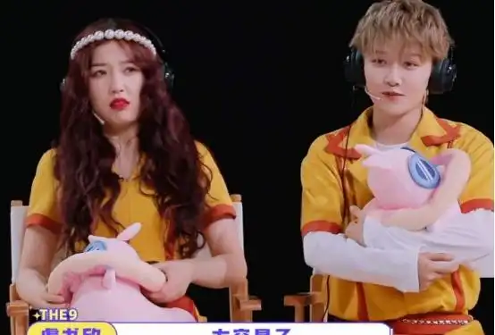 综艺《非日常派对》,笑点还是在女团伙身上,后面谢可寅笑死了