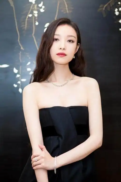 蒂芙尼tiffany&co温哥华新店开幕  倪妮亮相见证美式浪漫