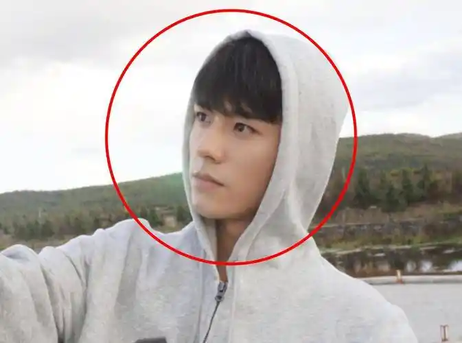 龚俊毕业照曝出引关注,放大照片看五官脸型,有无整容一眼便知_大学生