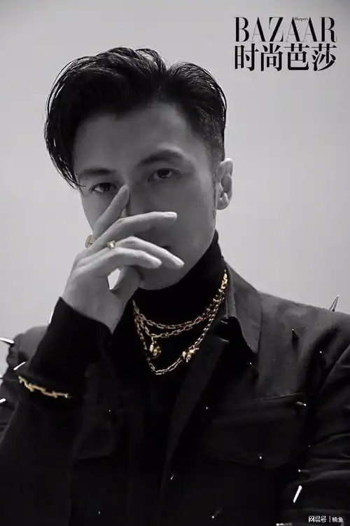 被40岁谢霆锋惊艳到了刮胡子动作堪称最帅反派男人味十足