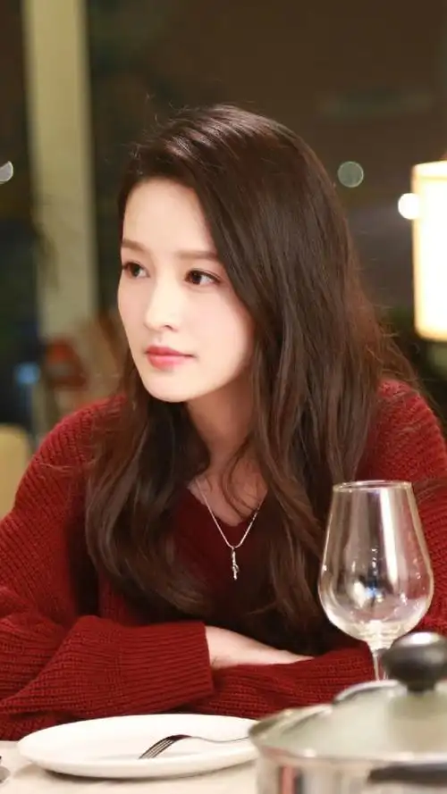 如果角色要更暗黑一些像《楚乔传》里,李沁的眉毛也会更浓一些第四位