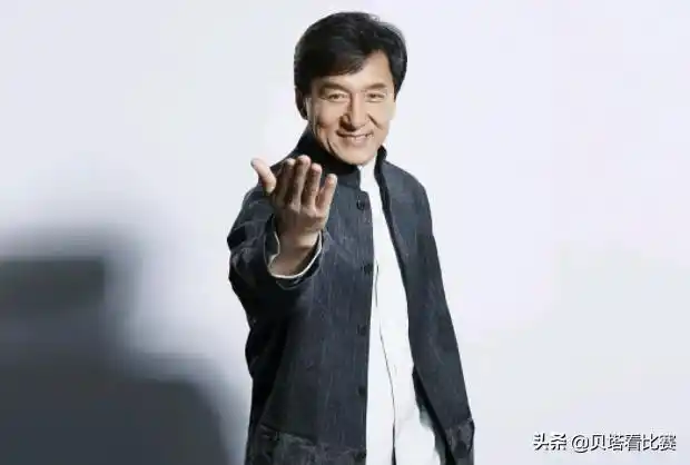 lpl最大牌巨星doinb加入lng后直播走秀还和成龙孙红雷合照