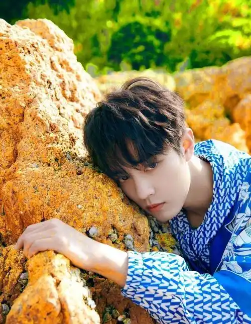 黑粉别负隅顽抗了,光乎升级,肖战的正能量抱团获两大官媒支持_最好的