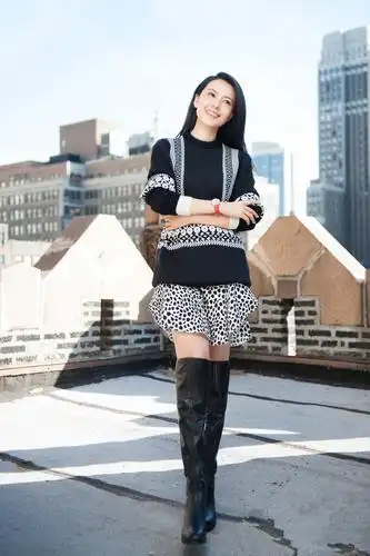 一双过膝长靴太时尚!7位明星展示各具特色,刘涛穿上贵气十足