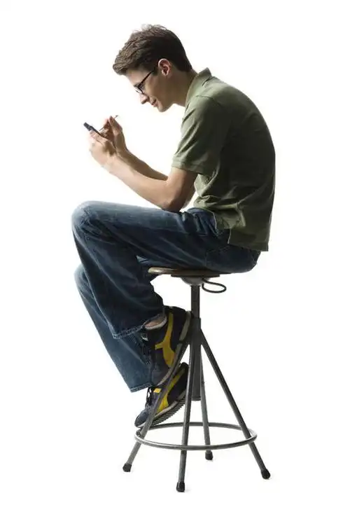 西方人,一个人,坐,竖图,室内,白天,白色背景,侧面,商务,科技,椅子